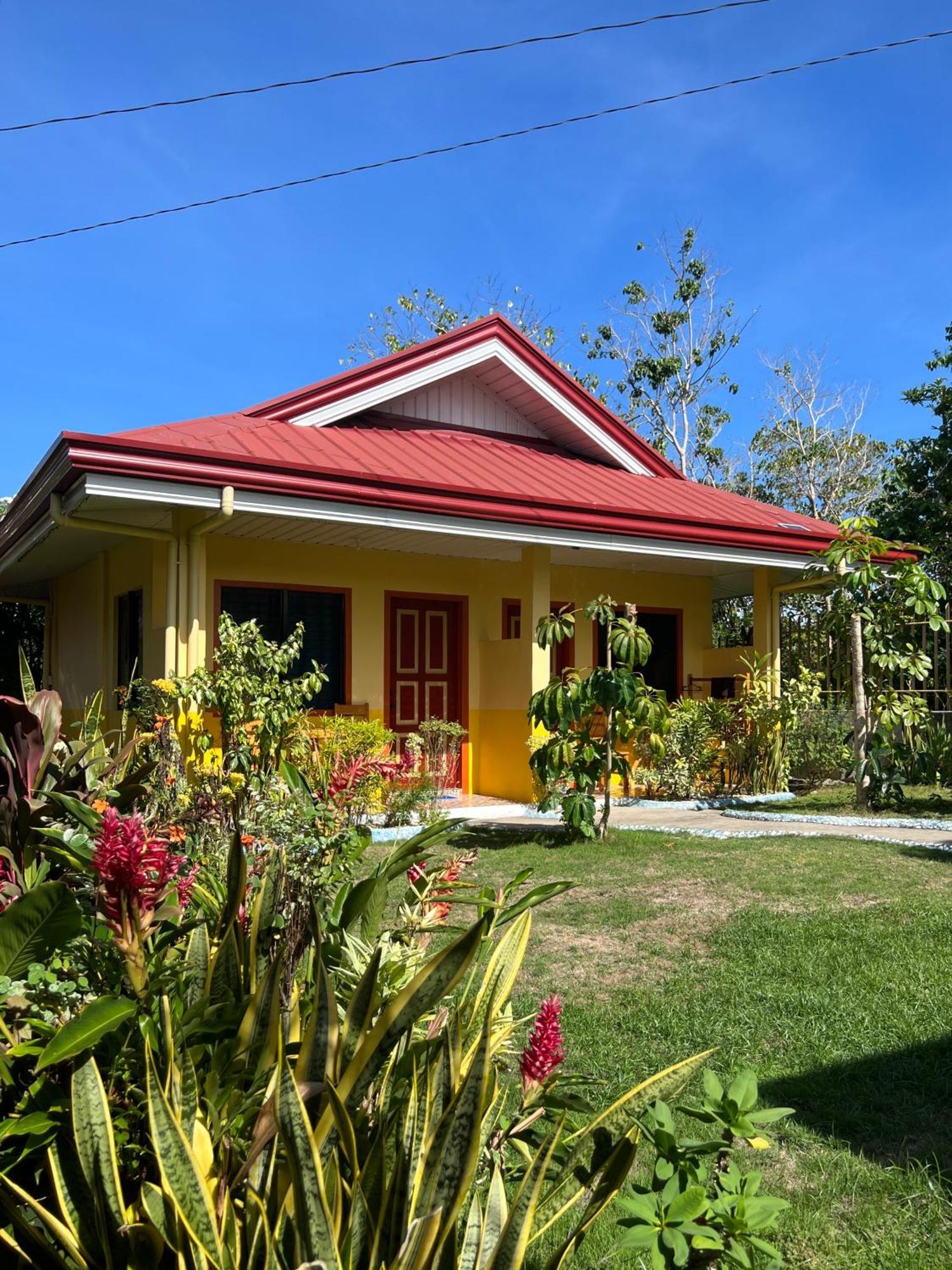 Uptown Guesthouse Siquijor Exteriör bild